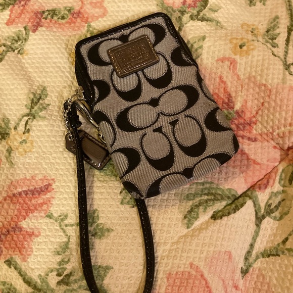 Poppy Coach Wristlet - Picture 2 of 6